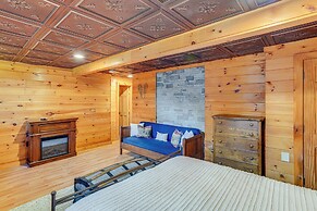 Spacious Wilmington Cabin: Walk to Lake