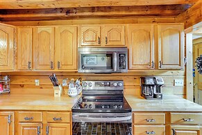 Spacious Wilmington Cabin: Walk to Lake