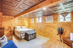 Spacious Wilmington Cabin: Walk to Lake