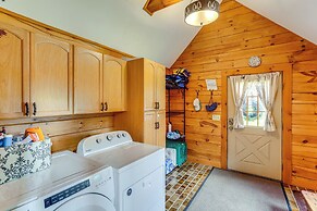Spacious Wilmington Cabin: Walk to Lake