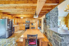 Spacious Wilmington Cabin: Walk to Lake