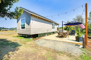 Southern Oregon Cabin: Fire Pit & Private Pond!