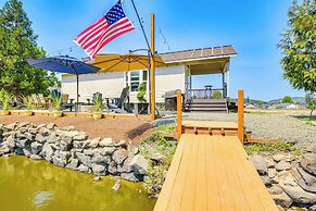 Southern Oregon Cabin: Fire Pit & Private Pond!