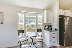 Southern Oregon Cabin: Fire Pit & Private Pond!