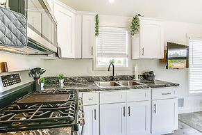 Southern Oregon Cabin: Fire Pit & Private Pond!