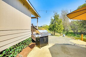 Southern Oregon Cabin: Fire Pit & Private Pond!