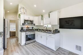 Southern Oregon Cabin: Fire Pit & Private Pond!