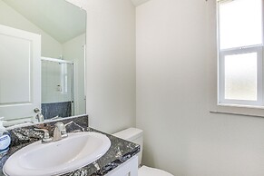 Southern Oregon Cabin: Fire Pit & Private Pond!