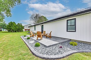 Charming Middlebury Retreat w/ Patio & Fire Pit