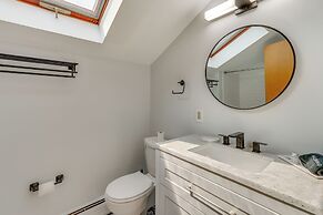 Walk to Beaches: Sunny East Haven Home w/ Grill