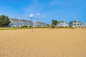 Walk to Beaches: Sunny East Haven Home w/ Grill
