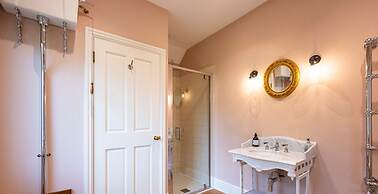 Luxurious Vineyard Hideaway At Stanlake Park