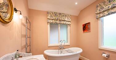 Luxurious Vineyard Hideaway At Stanlake Park