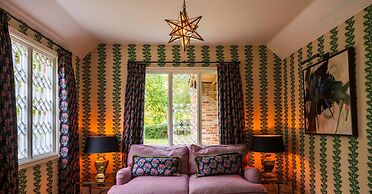 Luxurious Vineyard Hideaway At Stanlake Park