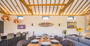 Honeybuzz Barn - Stunning 4-bed Rural Paradise