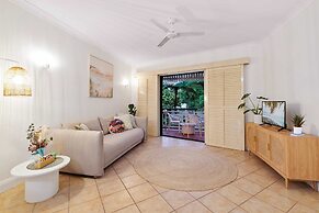 Cozy Waterfront - Free Parking Pool