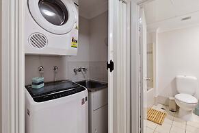 Cozy Waterfront - Free Parking Pool