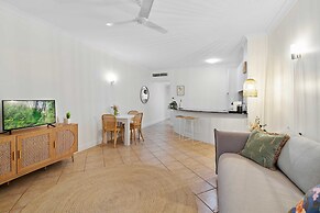 Cozy Waterfront - Free Parking Pool