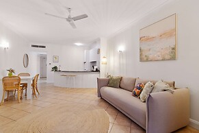 Cozy Waterfront - Free Parking Pool