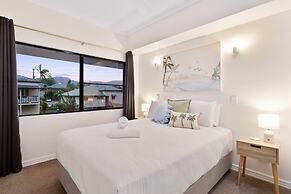 Cozy Waterfront - Free Parking Pool