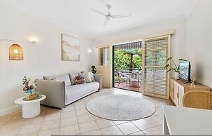 Cozy Waterfront - Free Parking Pool