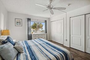 Beachfront Luxe Epic Ocean Views Sleeps 6