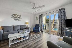 Beachfront Luxe Epic Ocean Views Sleeps 6