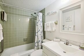 Beachfront Luxe Epic Ocean Views Sleeps 6