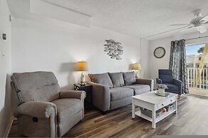 Beachfront Luxe Epic Ocean Views Sleeps 6
