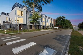 New Modern Townhome With Rooftop Patio 2 Bedroom Townhouse by RedAwnin