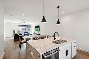 New Modern Townhome With Rooftop Patio 2 Bedroom Townhouse by RedAwnin