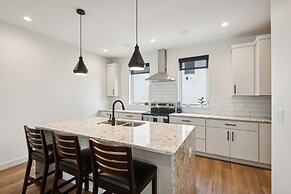 New Modern Townhome With Rooftop Patio 2 Bedroom Townhouse by RedAwnin