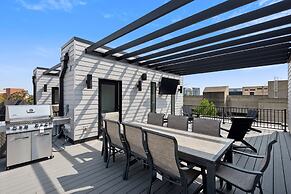 New Modern Townhome With Rooftop Patio 2 Bedroom Townhouse by RedAwnin