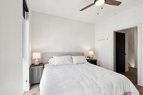 New Modern Townhome With Rooftop Patio 2 Bedroom Townhouse by RedAwnin