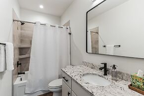 New Modern Townhome With Rooftop Patio 2 Bedroom Townhouse by RedAwnin