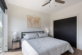 New Modern Townhome With Rooftop Patio 2 Bedroom Townhouse by RedAwnin