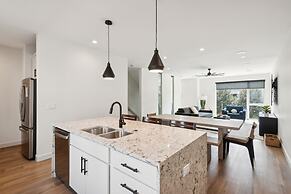 New Modern Townhome With Rooftop Patio 2 Bedroom Townhouse by RedAwnin