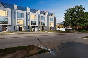 New Modern Townhome With Rooftop Patio 2 Bedroom Townhouse by RedAwnin