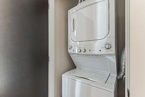 New Modern Townhome With Rooftop Patio 2 Bedroom Townhouse by RedAwnin