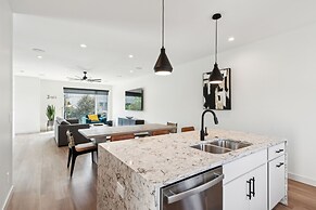 New Modern Townhome With Rooftop Patio 2 Bedroom Townhouse by RedAwnin