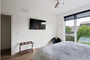 New Modern Townhome With Rooftop Patio 2 Bedroom Townhouse by RedAwnin