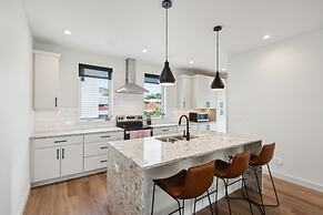 New Modern Townhome With Rooftop Patio 2 Bedroom Townhouse by RedAwnin