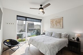 New Modern Townhome With Rooftop Patio 2 Bedroom Townhouse by RedAwnin