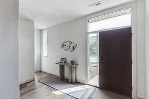 New Modern Townhome With Rooftop Patio 2 Bedroom Townhouse by RedAwnin
