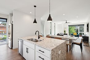 New Modern Townhome With Rooftop Patio 2 Bedroom Townhouse by RedAwnin