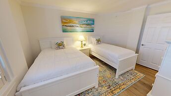 Inlet Reef 609 4 Bedroom Condo by RedAwning