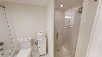 Inlet Reef 609 4 Bedroom Condo by RedAwning