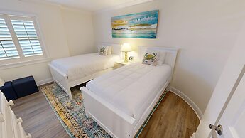 Inlet Reef 609 4 Bedroom Condo by RedAwning