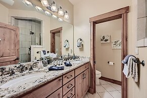 New Listing!! The Beaver Lodge At Breckenridge 3 Bedroom Home by RedAw