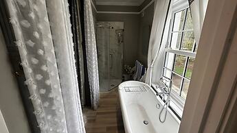 Luxury Georgian Country House With Hot Tub